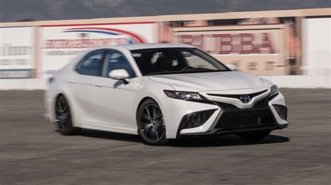 camry review motor trend car and drivers 2021